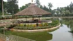 2020.06.03-Santuario-vuoto-di-Namugongo-in-Uganda.jpg