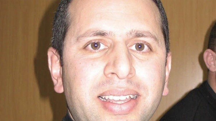 Una delle ultime foto di don Ragheed Ganni, ucciso a 35 anni