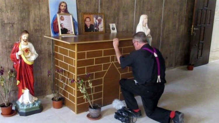 La tomba di don Ragheed Ganni oggi a Karemlesh