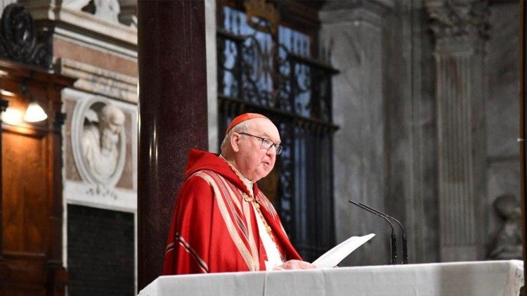 Il cardinal Kevin J. Farrell nella sua meditazione a S. Maria in Trastevere
