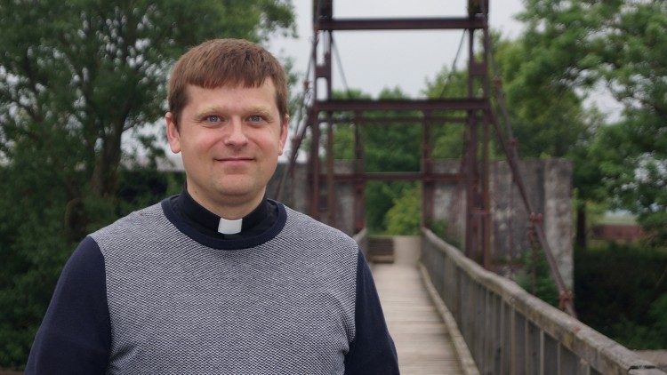 Kunigas Viktoras Ačas