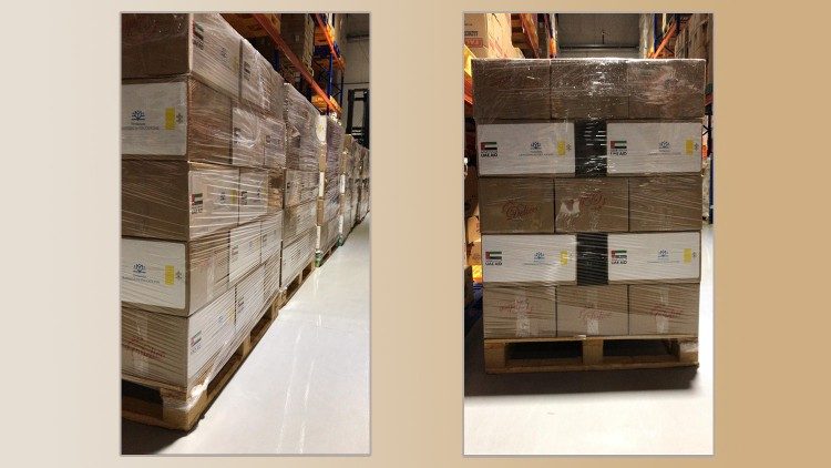 Die Hilfsgüter warten auf ihre Verladung