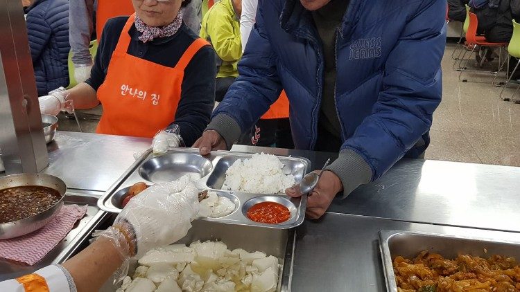 El comedor para ayudar a los pobres