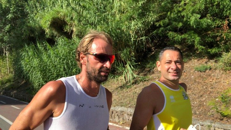 L'allenamento di Rosolino con don Vincenzo Puccio di Athletica Vaticana