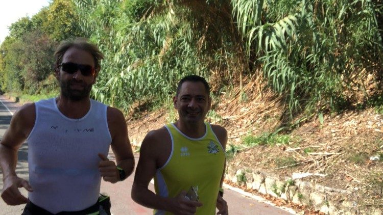 Il campione di nuoto si allena con gli atleti di Athletica Vaticana