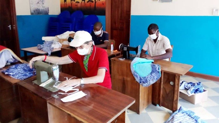 Cinquemila  mascherine anti - Covid realizzate nell'Alleluya Care Center 