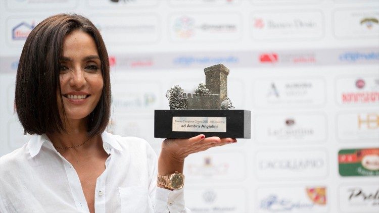 Ambra Angiolini con il premio Castiglione Cinema 2020 - RdC incontra, foto Karen Di Paola
