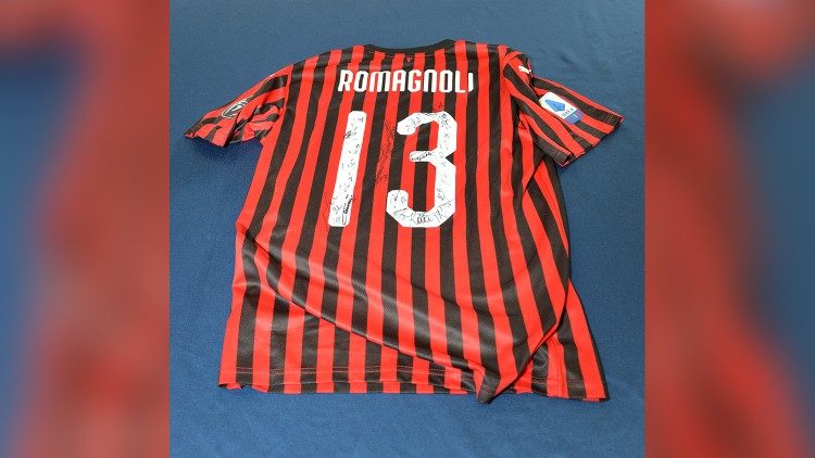 Alessio Romagnoli del Milan ha messo all'asta la sua maglia