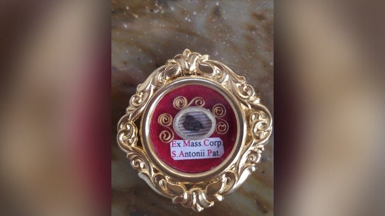 A relíquia ‘ex massa corporis’ de Santo Antônio (‘do corpo de Santo Antônio’) 