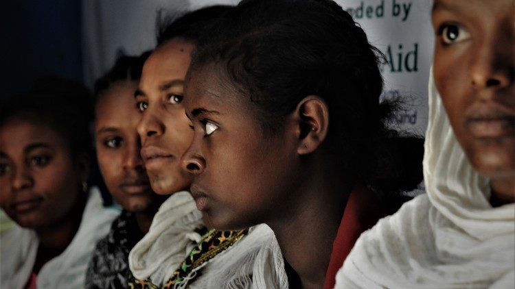 Lo sguardo di alcuni giovani donne