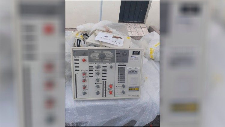 Entregado el equipo de bioseguridad donado por el Papa Francisco