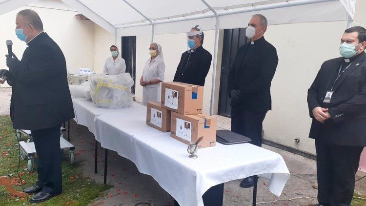 Entregado el equipo de bioseguridad donado por el Papa Francisco