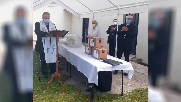 Bendición del equipo de bioseguridad