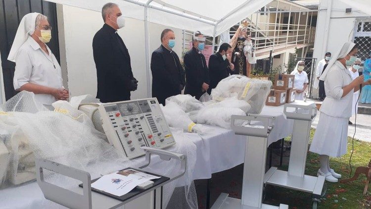 Entregado el equipo de bioseguridad donado por el Papa Francisco
