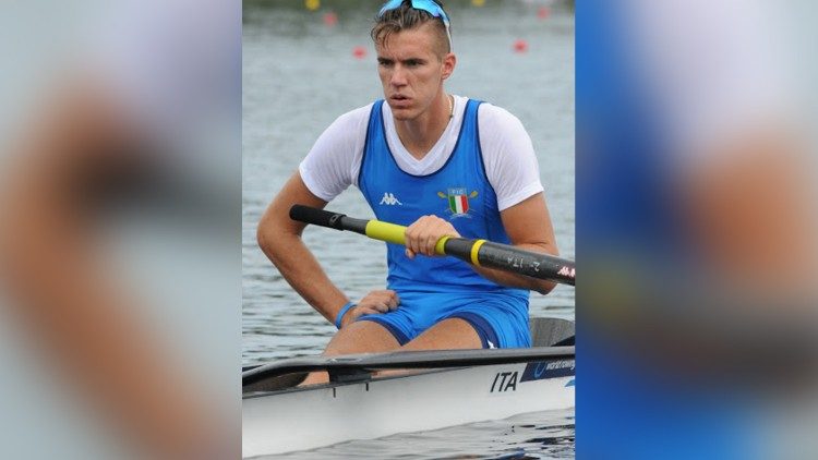 Il canottiere Matteo Lodo dona le scarpe ufficiali autografate di rappresentanza della nazionale italiana, indossate nella cerimonia di apertura delle Olimpiadi di Rio de Janeiro, nelle quali vinse la medaglia di bronzo. 