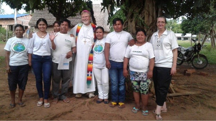Hna. Mees, Monseñor Coter y algunos agentes de pastoral