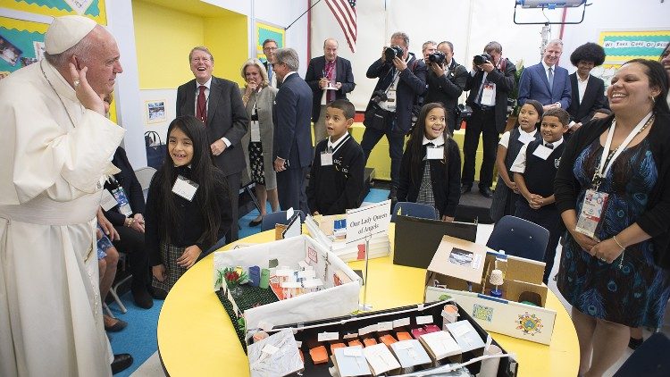 Papst Franziskus besucht eine Schulgemeinschaft, Archivbild
