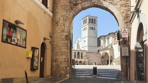 Italia: La Marcha de Perusa a Asís, una "cadena humana de 25 km"