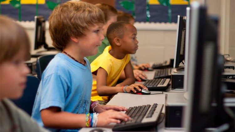 El C3 tiene como objetivo promover los esfuerzos tecnológicos en materia de educación y capacitación.