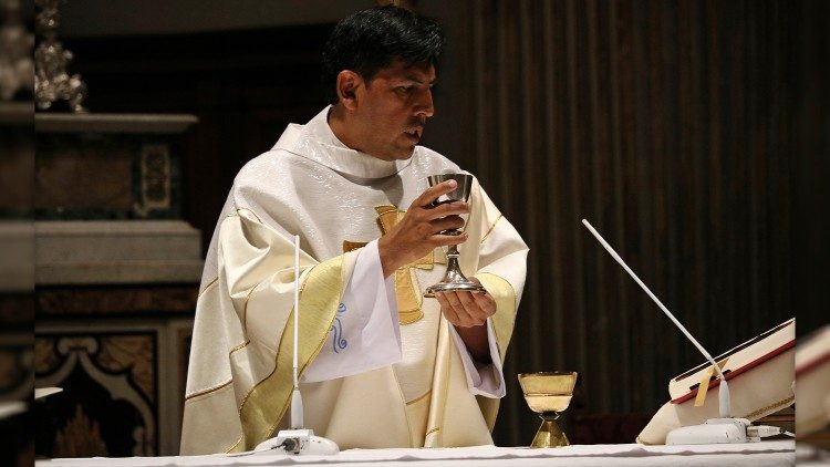 Padre Ariel Beramendi.