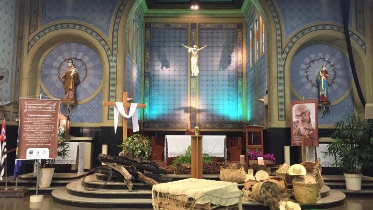 O local recebeu símbolos que lembraram a vida do missionário