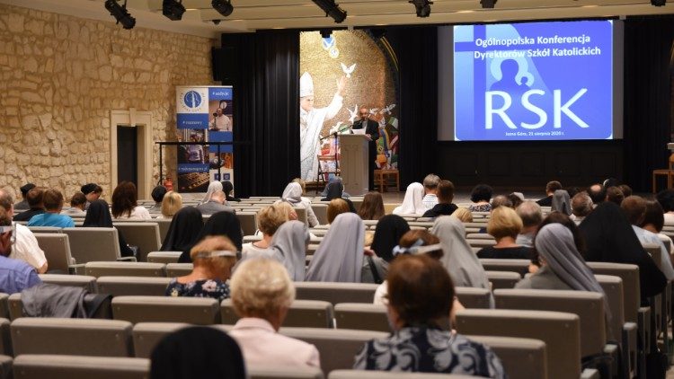 Pandemia postawiła nowe wyzwania przed polskim szkolnictwem