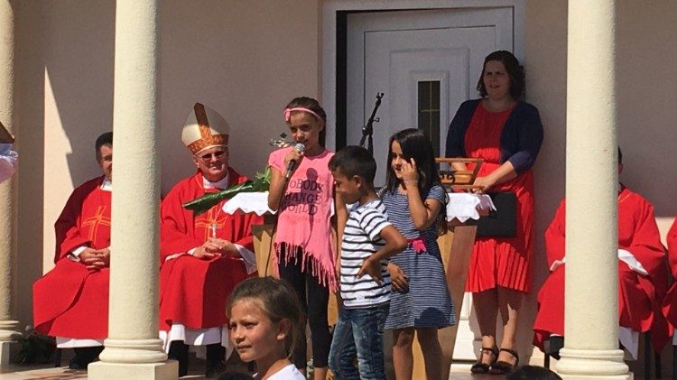 Un altro momento della celebrazione eucaristica per l'inaugurazione del Centro