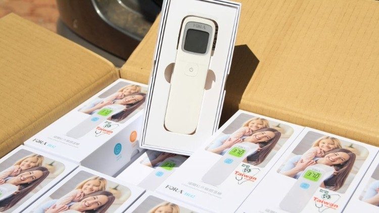 Medidores de temperatura doados ao Brasil pelo Papa Francisco. Fotos: Ascom CNBB/Caio Lima