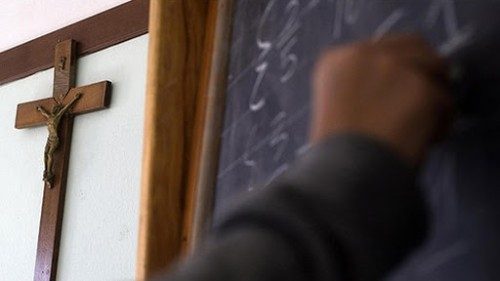 Scuole cattoliche, un nuovo documento su identità, sfide e punti critici