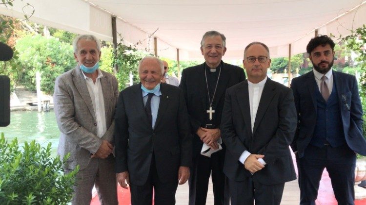 I protagonisti della presentazione all'arrivo al Lido di Venezia