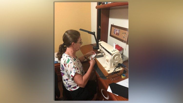 Confec&ccedil;&atilde;o de m&aacute;scaras