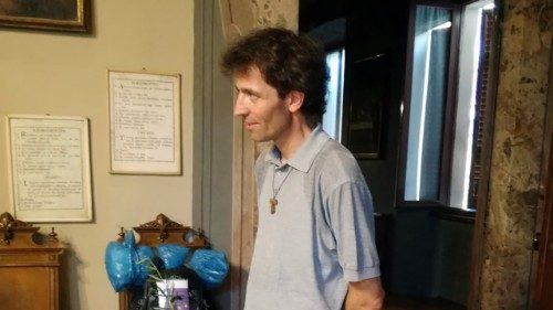 El conmovedor encuentro entre el Papa y la familia del sacerdote Roberto Malgesini