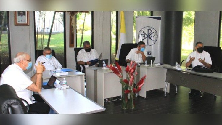 Los obipos panameños en sesión plenaria