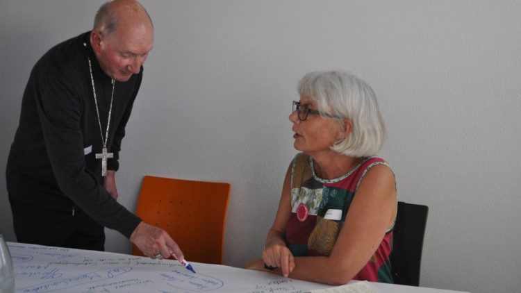 Bischof Pierre Bürcher und Karin Ottinger