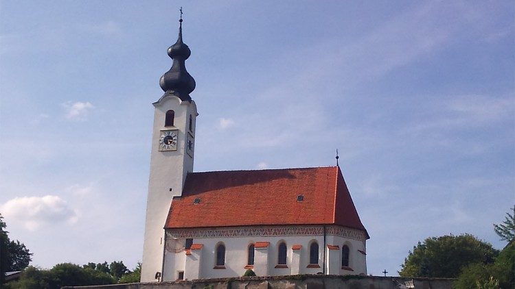 Kirche mit Glockenturm