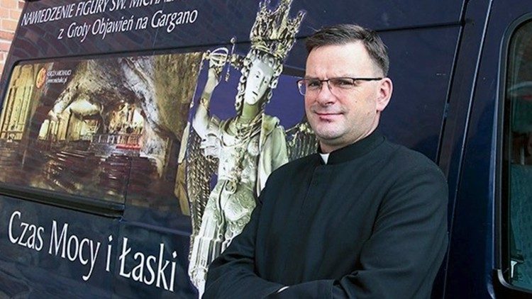 Un michelita durante il suo servizio pastorale a favore di minori abbandonati e giovani a rischio