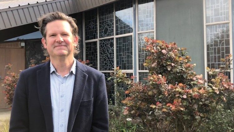 Knox Peden fuori la sua parrocchia ad O’Connor, Canberra