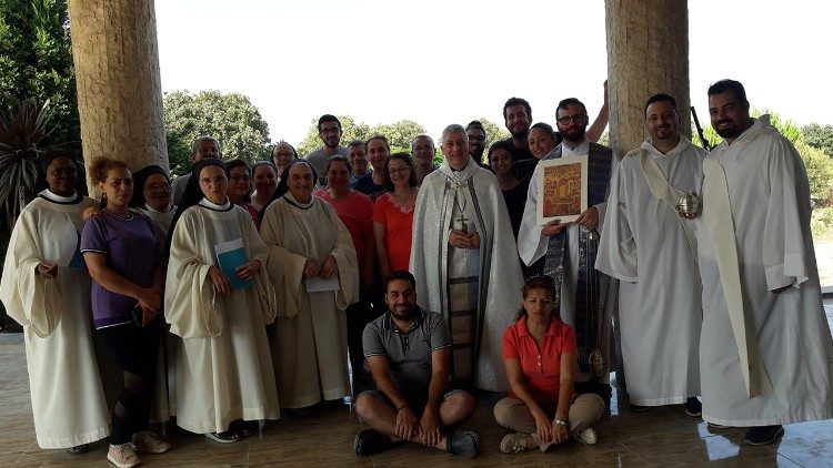 Giovani in ritiro spirituale nella comunità di Azeir