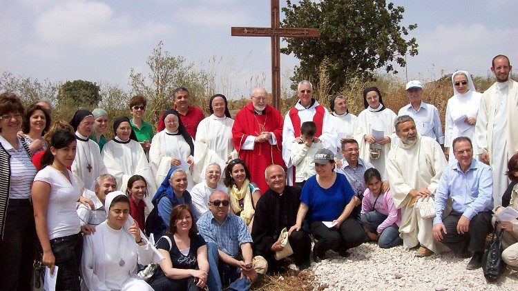 Las hermanas del Monasterio Nuestra Señora Fuente de la Paz con la comunidad cristiana en Azeir