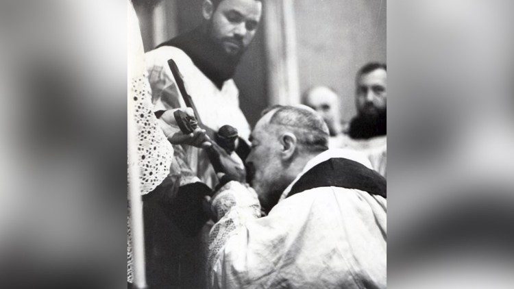 Padre Pio fotografato da Elia Stelluto