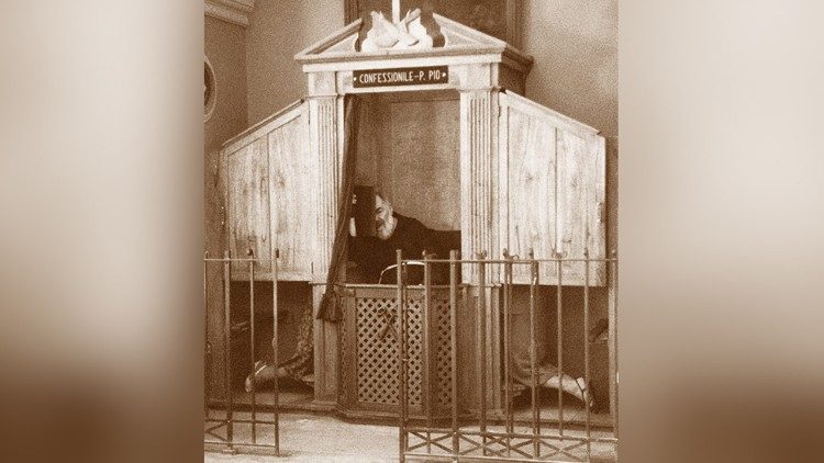 „Światło z ciemności” – wspomnienie fotografa o. Pio