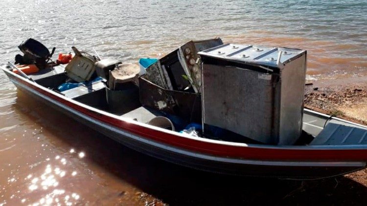 O mutirão de limpeza do rio