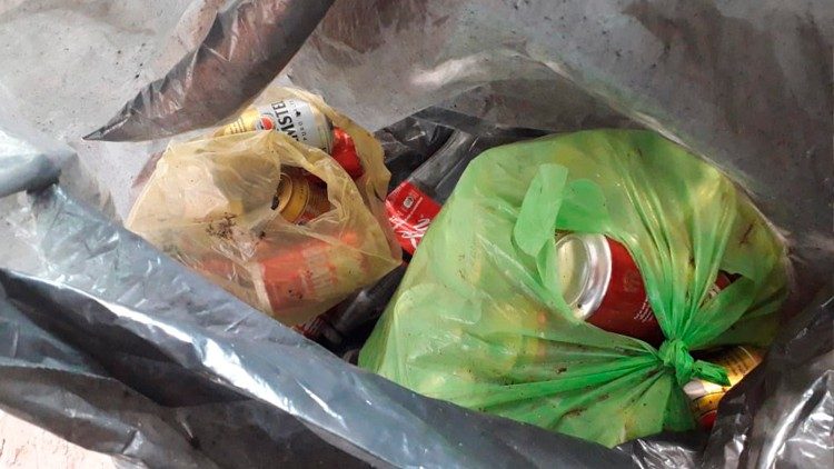 O mutirão de limpeza do rio