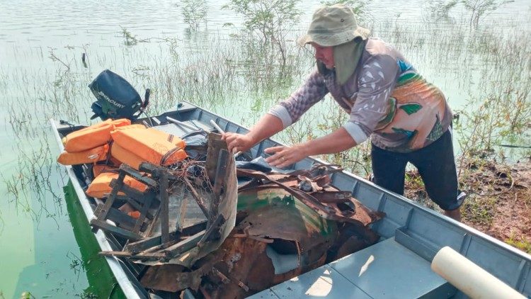 La limpieza en el río Paranapanema