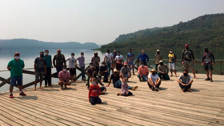 O mutirão de limpeza do rio