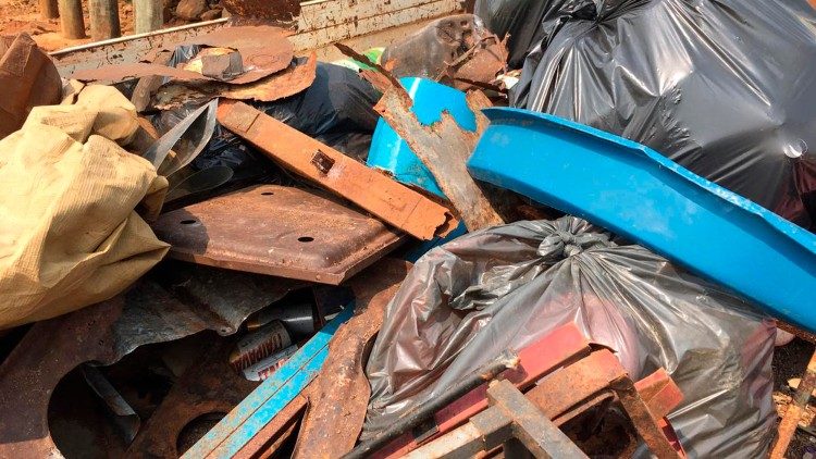 O mutirão de limpeza do rio