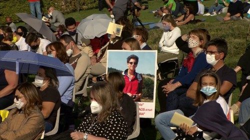 Potlesk pre blahoslaven&eacute;ho „mil&eacute;ni&aacute;la“ Carla Acutisa