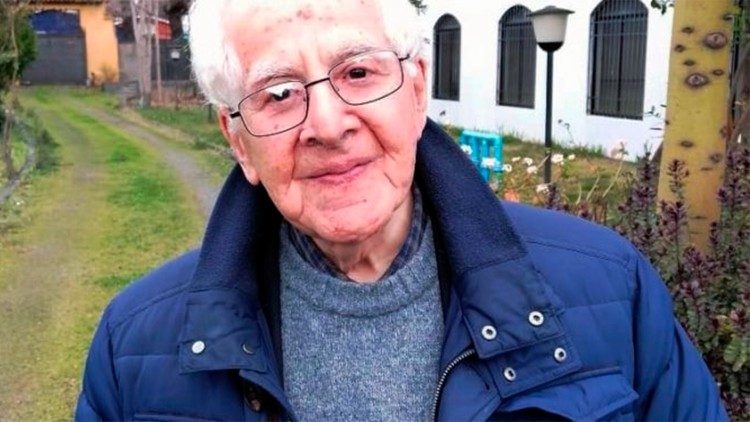 Padre Raúl Manríquez.