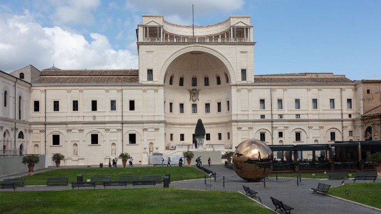 Storževo dvorišče (Cortile della Pigna) v Vatikanskih muzejih