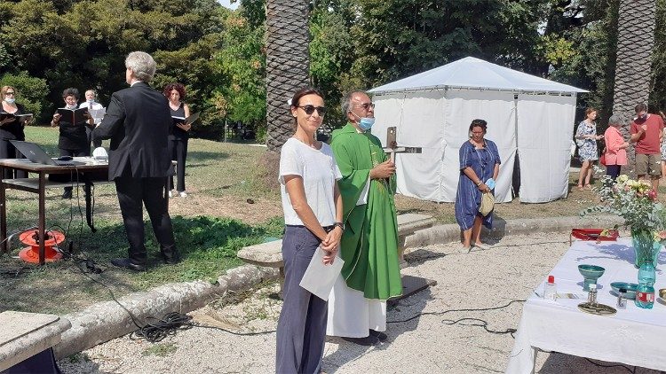 Consuelo Fabriani y el Padre Joshtrom Kureethadam, Tiempo de la Creación 2020